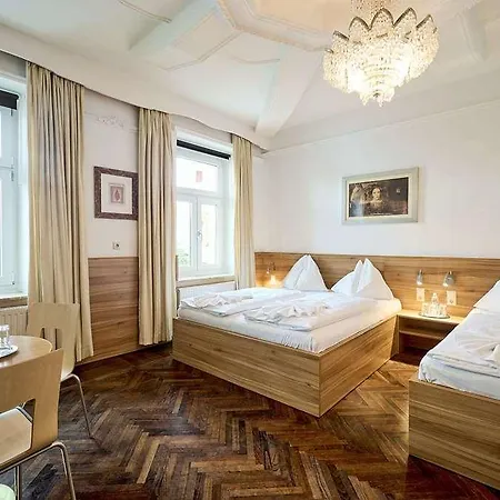 Western Strasser Hotel *